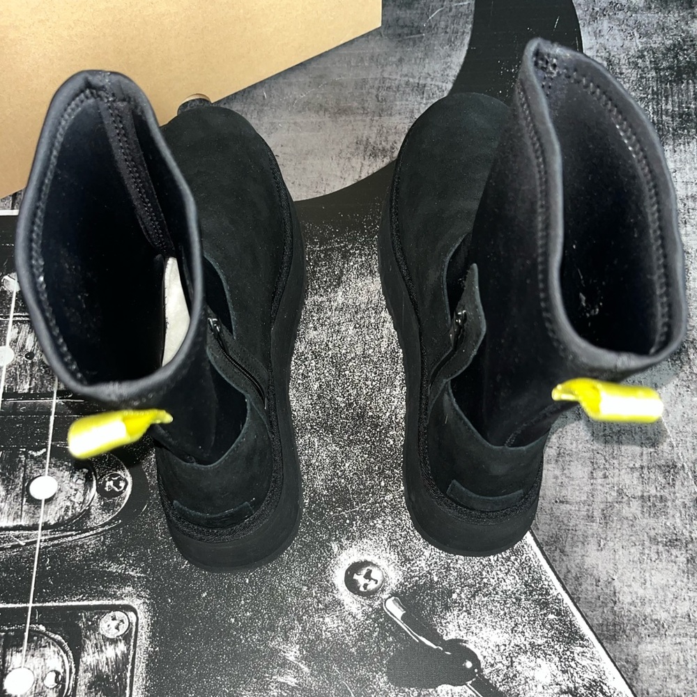 NIB UGG Boot - Picture 12 of 15